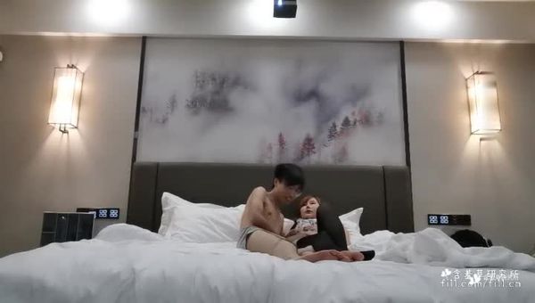 性感少妇换上情趣内衣自拍留念 以为将是)