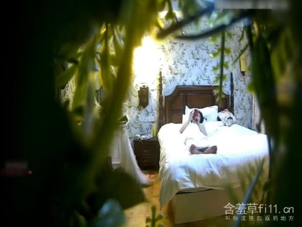 酒店偷拍大学妹子和男友开房啪啪蹲式抽插把妹子操的欲死欲仙,叫床声真绝了