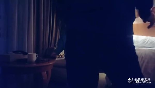 一字马骚逼迎战七天大屌